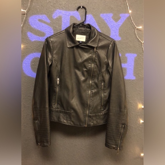 Universal Thread Faux Leather Jacket - Picture 5 of 8